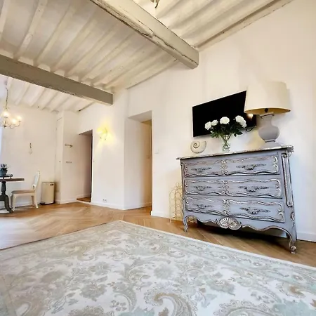 La Tour Antiboise - Dans Le Vieil