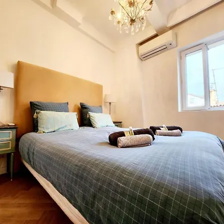 La Tour Antiboise - Dans Le Vieil Apartamento